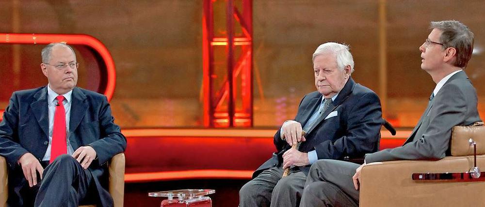 Per Steinbrück und Altkanzler Helmut Schmidt als Talkgäste bei Günther Jauch.