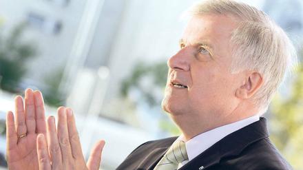 Horst Seehofer hofft auf Beistand von höherer Stelle.