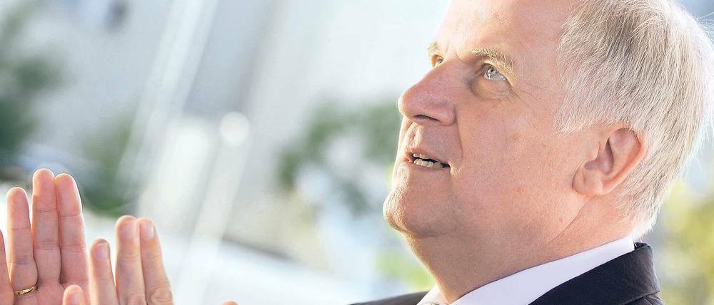 Horst Seehofer hofft auf Beistand von höherer Stelle.