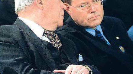 Empfehlung. Altbundeskanzler Schmidt hält den früheren Finanzminister Steinbrück für den richtigen SPD-Kanzlerkandidaten. 
