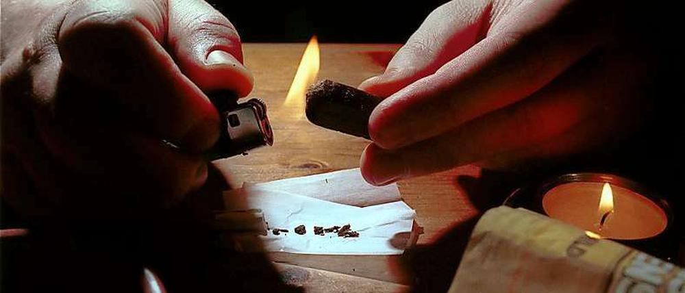 In Berlin greifen 6,7 Prozent der Neuntklässler mehrmals im Monat zu Cannabis oder Haschisch.