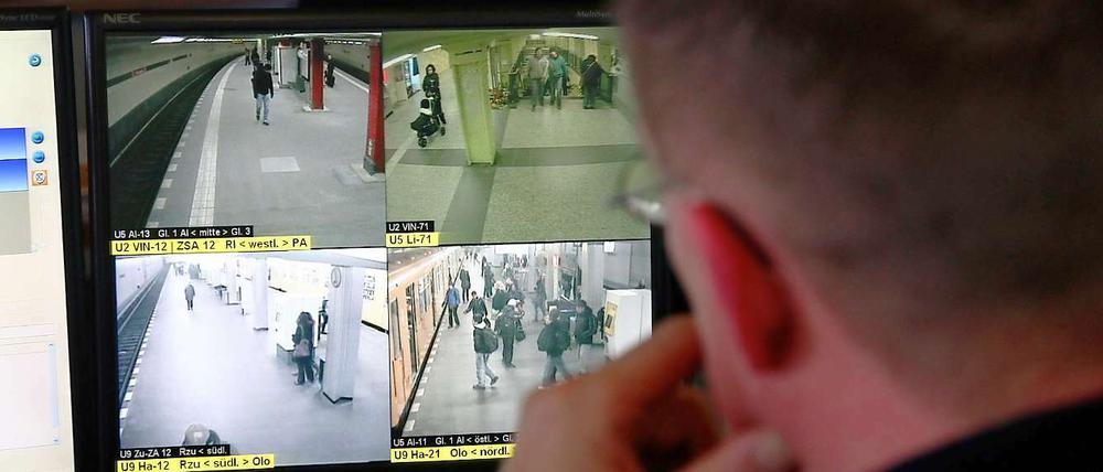 Die Aufnahmen der Überwachungskameras in den Anlagen der BVG sollen in Zukunft doppelt so lange gespeichert werden wie bisher.