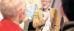 Reif fürs Museum. Journalist und Tagesspiegel-Kolumnist Marcel Reif leitete beim Publikumstag eine Führung über den Zusammenhang von Religion und Sport in der jüdischen Jugendarbeit der 20er Jahre. Auch andere Prominente sprachen über verschiedene Themen. Fotos: dapd