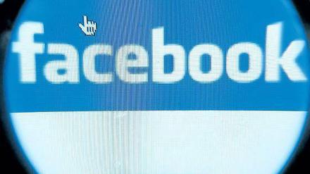 Unter der Lupe. Datenschützer sehen Facebook kritisch. Das gilt vor allem für den „Gefällt- mir“-Button und die Gesichtserkennung.