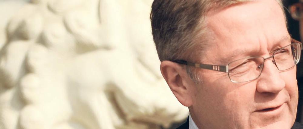 Auf Akquise in Fernost. EFSF-Chef Klaus Regling ist optimistisch, dass China weitere Anleihen von EU-Schuldenstaaten kauft. Foto: AFP