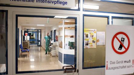 Der Tod dreier Säuglinge in einer Klinik in Bremen hat eine Diskussion um Hygienevorschriften ausgelöst.