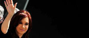 Grund zur Freude: "Ich bin die erste Frau, die als Präsidentin wiedergewählt wird. Mehr will ich nicht“, jubelte die Mitte-Links-Politikerin nach ihrem Wahlsieg in der Nacht vor feiernden Anhängern.