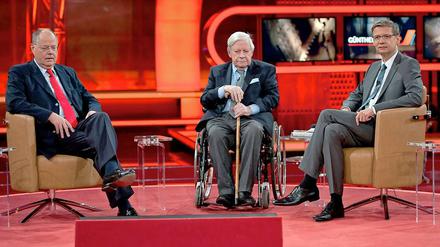 Peer Steinbrück, Helmut Schmidt und Gastgeber Günther Jauch.