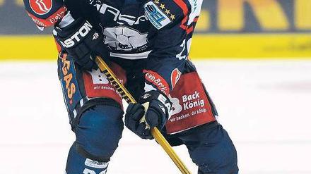 Immer vorn dabei. Stürmer Florian Busch gibt nicht nur auf der Eisfläche, sondern auch sonst gerne mal den Ton an.