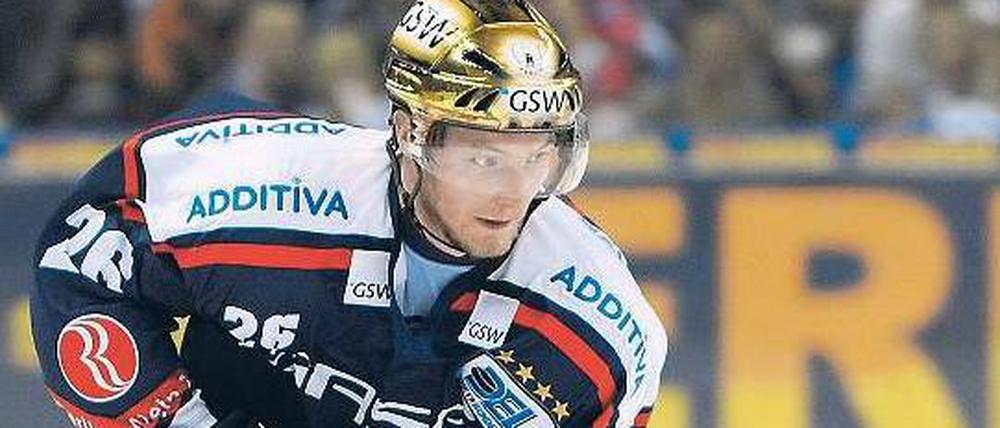 Immer vorn dabei. Stürmer Florian Busch gibt nicht nur auf der Eisfläche, sondern auch sonst gerne mal den Ton an.