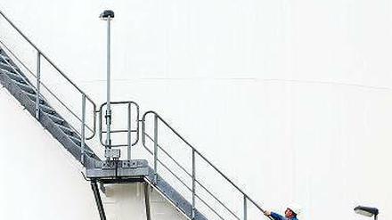 Der westdeutsche Linde-Konzern hat auch eine Produktion in Leuna, am historischen Chemiestandort. In Sachsen-Anhalt gibt es knapp 16 000 Chemiebeschäftigte. Foto: dapd