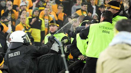 Vor, während und nach dem DFB-Pokalspiel zwischen Borussia Dortmund und Dynamo Dresden kam es zu Ausschreitungen.