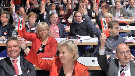 Vier Jahre nach ihrer Gründung hat sich die Linke ein Grundsatzparteiprogramm gegeben. Es strebt einen radikalen Systemwandel an.