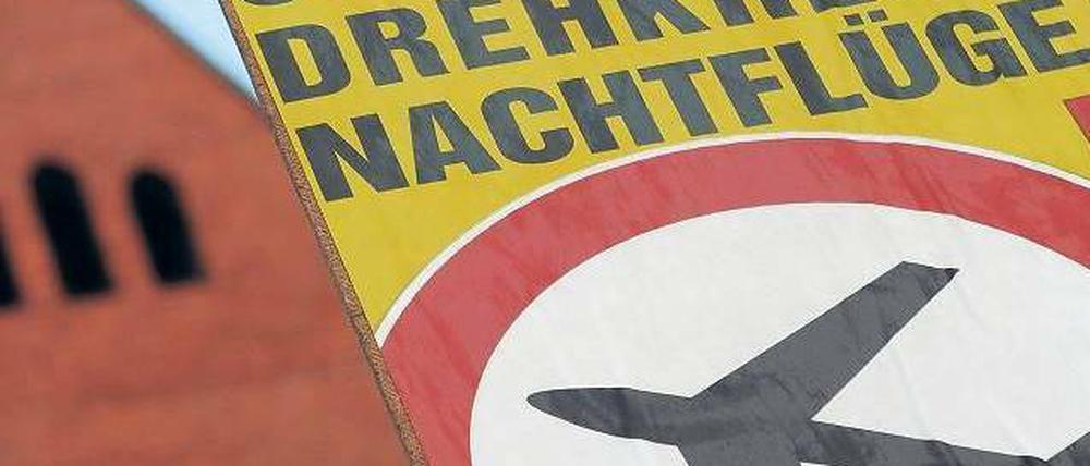 Protest. Bei der Demo heute soll auch die dritte Startbahn eine Rolle spielen. Foto: dpa