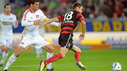 Das ging schnell: Michael Ballack schoss bereits nach 103 Spielsekunden das erste - und einzige Tor - im Spiel gegen den SC Freiburg.
