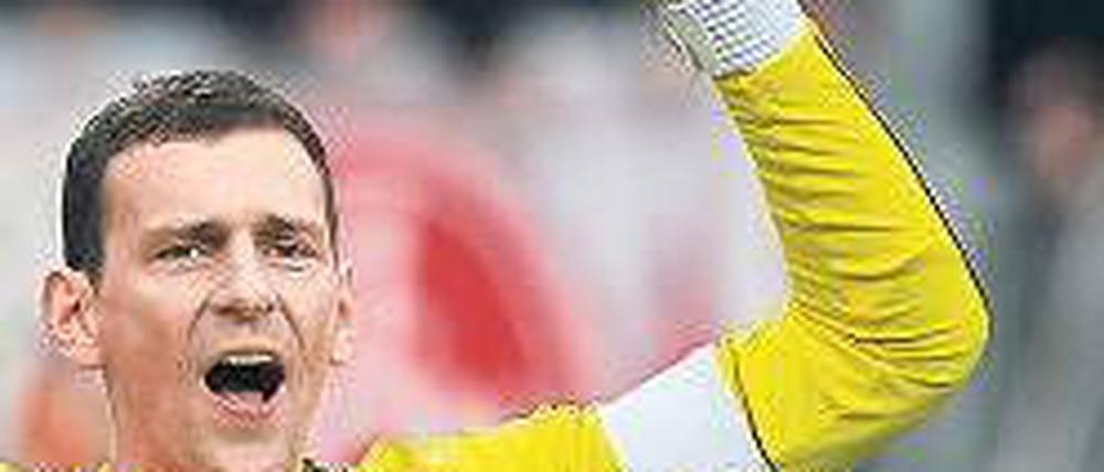 Führungsfigur. Torwart Raphael Schäfer gibt beim Club den Ton an. Foto: dpa