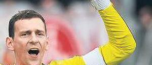 Führungsfigur. Torwart Raphael Schäfer gibt beim Club den Ton an. Foto: dpa