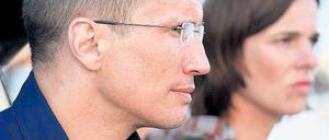 Gemeinsames Schicksal. Der ehemalige Grenzsoldat Stefan (Benno Fürmann) trifft auf Silke (Annika Kuhl), deren Mann er 1988 an der Mauer erschossen hat. Foto: NDR