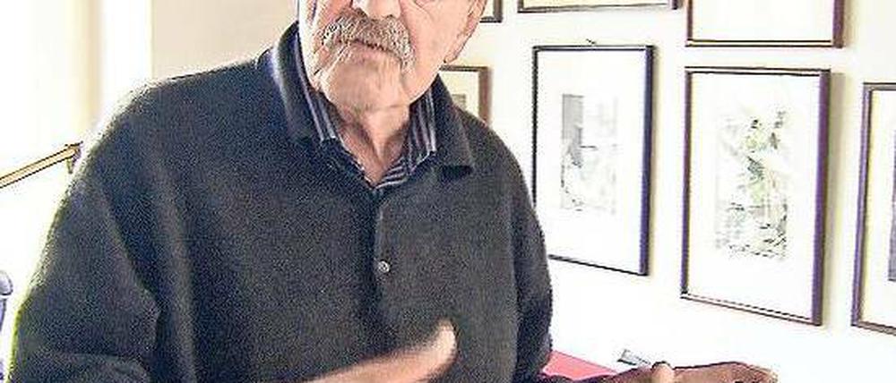 Werkstattbesuch. Schriftsteller Günter Grass gibt in dem Film Einblicke in seinen Arbeitsalltag und reist an wichtige Orte seines Lebens wie Danzig und Paris. Foto: NDR