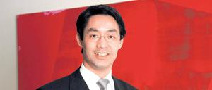 Mit silberfarbenem Schlips. Die Tradition der gelben Krawatte seines Vorgängers Guido Westerwelle führt Philipp Rösler nicht fort.