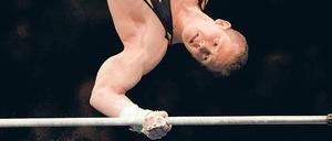 Hält wieder die Stange. Fabian Hambüchen kehrt nach seiner Achillessehnenverletzung am kommenden Wochenende erstmals wieder ans Reck zurück. Foto: p-a/dpa