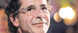 Roger Schawinski führt bei seinem eigenen Radiosender zweimal wöchentlich selbst durchs Programm. Nun kehrt er auch ins Schweizer Fernsehen zurück. Foto: ddp