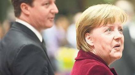 Der „News of the World“-Skandal erschüttert die Regierung von Briten-Premier David Cameron. Bundeskanzlerin Angela Merkel hat mit wachsender Kritik zu kämpfen. 