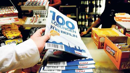 Schwer vermittelbar. Das Wahlprogramm der CDU liegt wie Blei in den Kioskregalen. Dabei wird die Aktion massiv mit Plakaten beworben. 