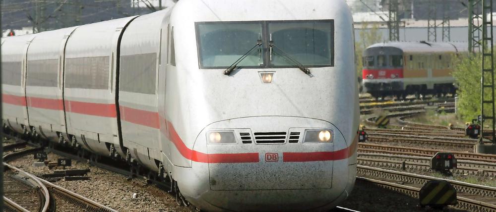 Schon zum zweiten Mal innerhalb kurzer Zeit hat ein Lokführer der Bahn den Halt in Wolfsburg verpasst.