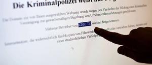 Warnung. Auf der Seite von kino.to werden die Nutzer von der Polizei begrüßt.