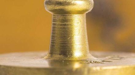 Bleibendes Gewicht. Die künftige Definition für das Kilogramm soll sich von einer bestimmten Zahl von Atomen ableiten. Foto: p-a/dpa