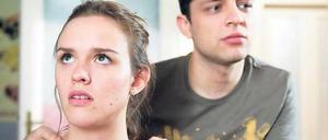 Wiedersehen im Onlinestream. Die „Lindenstraße“ (mit Cosmia Viola u. Toni Snetberger) läuft heute schon um 15 Uhr, der gefühlt früheste Sendebeginn seit Serienstart 1985.Foto:WDR