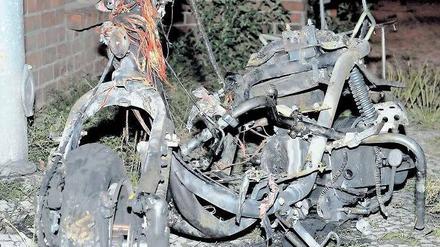 Ein Motorrad wurde in der Kuglerstraße in Prenzlauer Berg abgebrannt. Foto: Anne Meyer