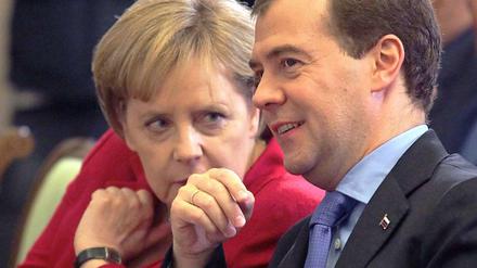 Viel zu erzählen. Angela Merkel und Dimitri Medwedew.