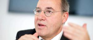 Gregor Gysi will sich gegen die aktuelle Flugroutenplanung einsetzen.
