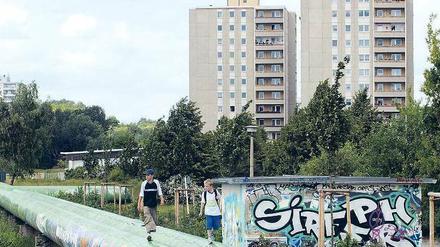 An den Rand gedrängt. Die Mietpreissteigerungen in der Innenstadt zwingen immer mehr Einkommensschwache, in Außenbezirke wie Marzahn-Hellersdorf zu ziehen. Foto: dapd
