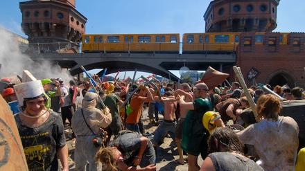 Wasserschlacht auf der Oberbaumbrücke (2008)