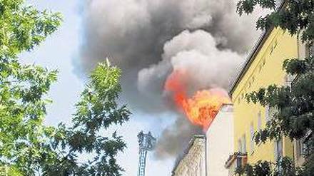Aus Schaden wird man klug. Steckdosenleisten sollten regelmäßig geprüft werden. Foto: ddp