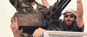 Jubelnde Rebellen. Die internationale Libyen-Kontaktgruppe hat den Nationalen Übergangsrat der Rebellen inzwischen offiziell anerkannt. Foto: Reuters