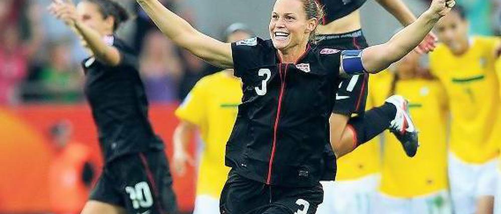 Zum Abheben. Das amerikanische Team um Christie Rampone wurde