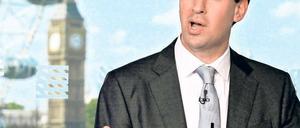 Ed Miliband, Oppositionsführer, erhöht den Druck auf Premier David Cameron. Foto: dpa