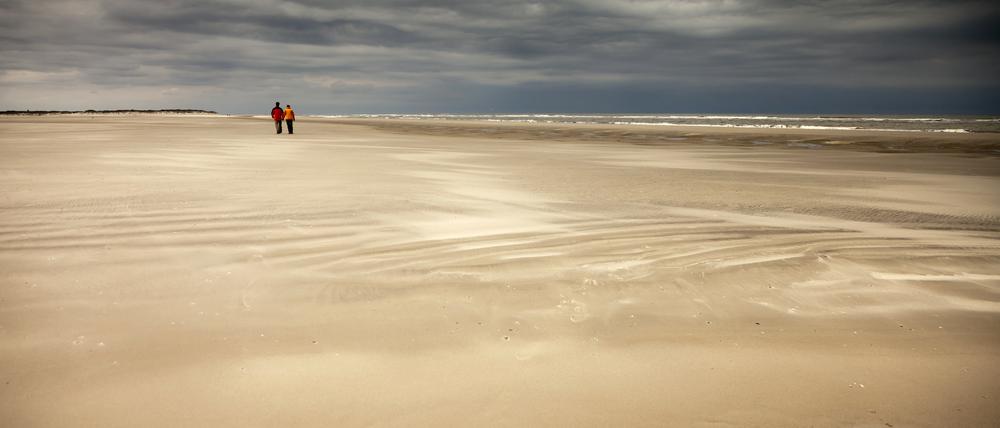 Strand von Spiekeroog. An der Küste ist es oft einfacher, Abstand zu anderen Menschen zu halten.