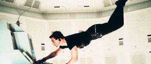 Spurenlos. Früher fehlte hinterher was, wenn die Diebe da waren. Heute ist nach dem Diebstahl alles noch da: Tom Cruise hält es in „Mission Impossible“ in der Schwebe. Foto: p-a/dpa