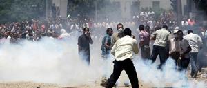 In Kairo kam es zu heftigen Auseinandersetzungen zwischen Jugendlichen und Sicherheitskräften.