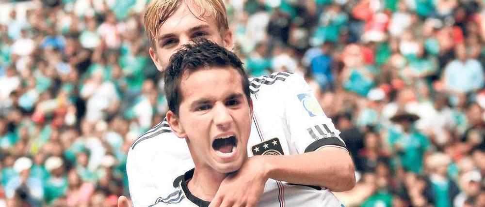 Jubel-Okan. Der zweifache Torschütze beim 4:3-Sieg gegen Brasilien, Okan Aydin, steht bei Bayer Leverkusen bis 2016 unter Vertrag. Foto: AFP