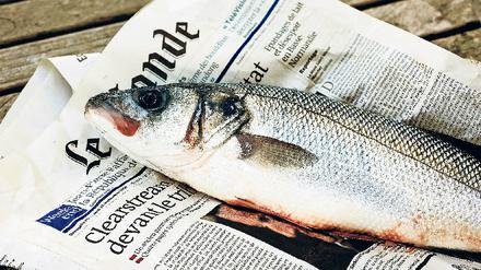 Frisch auf den Tisch. Eine Zeitung ist vielseitig, sie hat praktischen Nutzen – und mystischen Grund. Foto: imagebroker/vario images