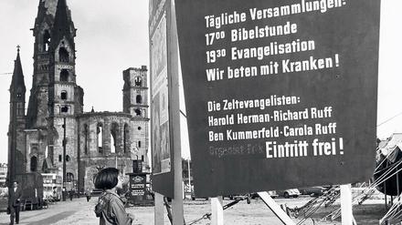 Glaube an die Einheit. Unter dem Motto „Wir sind doch Brüder“ trotzten die Organisatoren des evangelischen Kirchentags 1951 den politischen Verhältnissen in der Frontstadt des Kalten Krieges. Foto: Ullstein/Maschke
