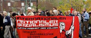 Rechtsextreme marschieren in Potsdam in Richtung Babelsberg.