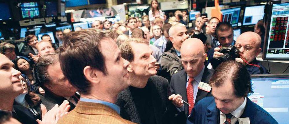 Gewinne im Blick. Pandora-Gründer Tim Westergren (zweiter von links) und Präsident Joe Kennedy (Mitte) beim Börsenstart in New York. Foto: Reuters