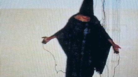 2004: Ein irakischer Kriegsgefangener im Gefängnis von Abu Ghraib im Irak.Foto: dpa